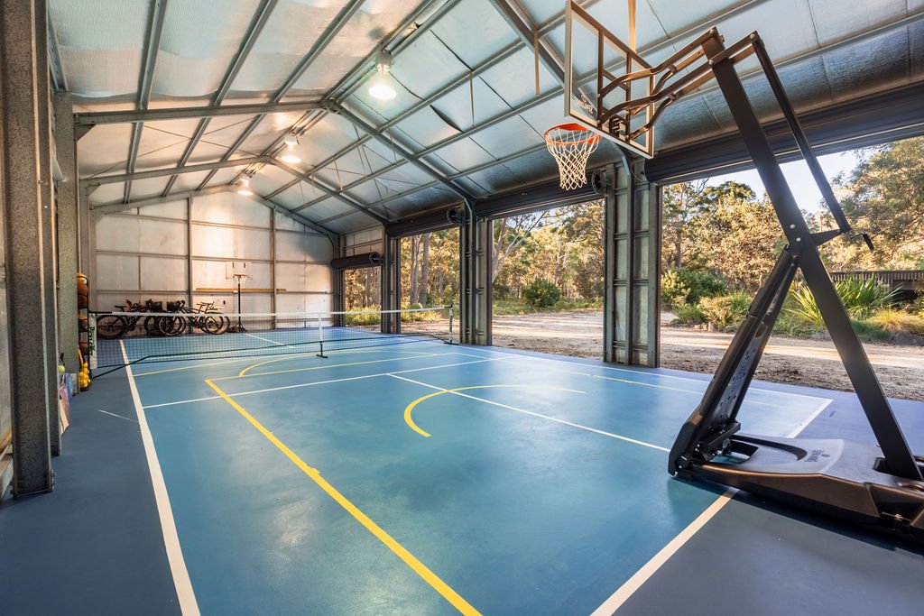 Holiday accommodation with a games room- Basketball